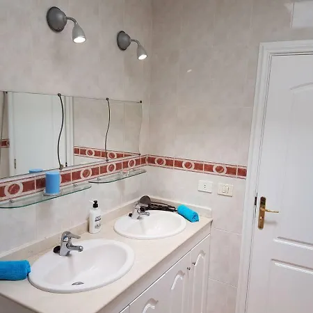Roque Del Conde With Fantastic Sea View, Terrace, Pool, Wifi, Sat-tv, Garage Dom wakacyjny Costa Adeje (Tenerife)